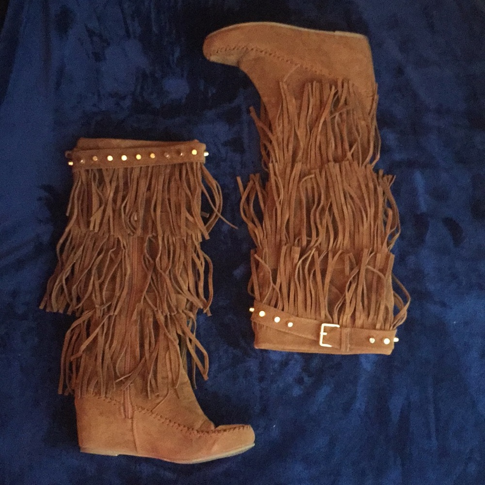 Ladies fringe moccasin boot